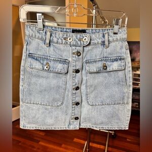 Denim Button Front Mini Skirt Woman’s Size 8 Front Pockets Classic Jean